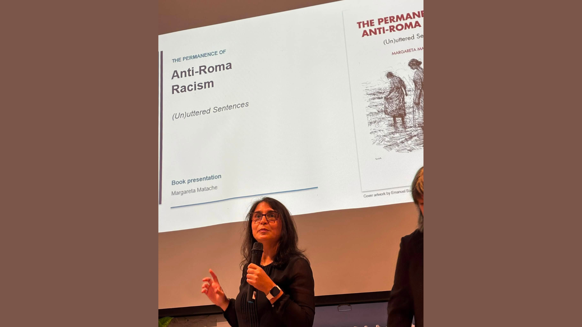 Д-р Маргарета Матаче по време на представянето на своята книга “The Permanence of Anti-Roma Racism: (Un)uttered Sentences” в гр. София (Credit: Огнян Исаев)